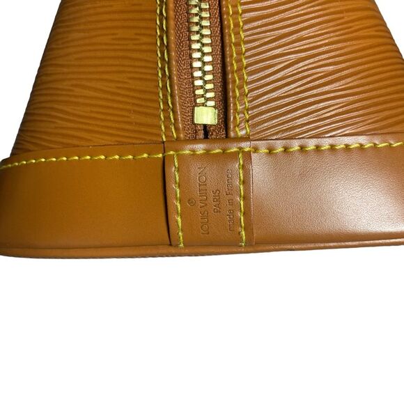LOUIS VUITTON Authentic Epi Alma PM - Picture 10 of 15